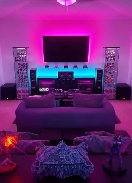 Espace lounge gaming rétro avec jeux vidéo et éclairage néon